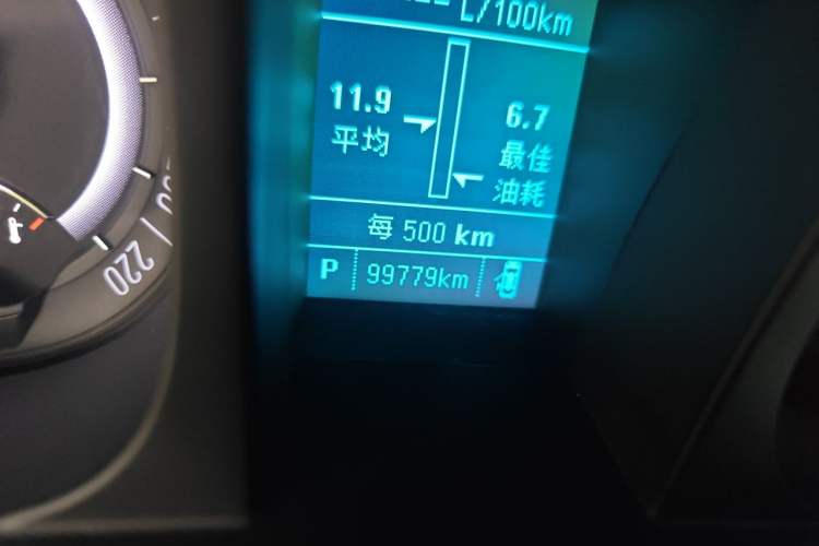 Used Buick GL8 2018 28T Comfort Model China VI Standard Odometer Close Up