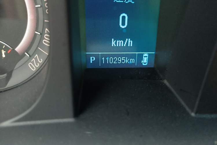 Used Buick GL8 2018 28T Luxury Model China VI Standard Odometer Close Up