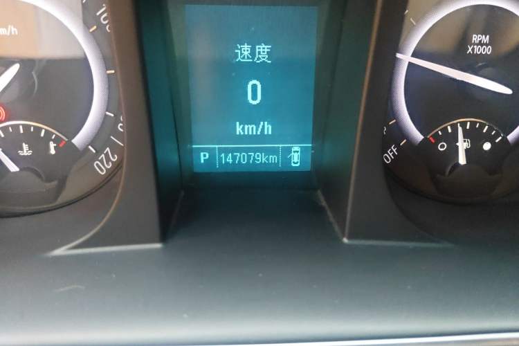 Used Buick GL8 2018 28T Luxury Model China VI Standard Odometer Close Up