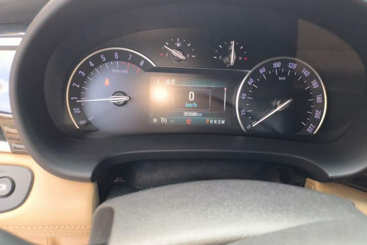 Used Buick GL8 2018 ES 28T Luxury Model China VI Standard Odometer Close Up
