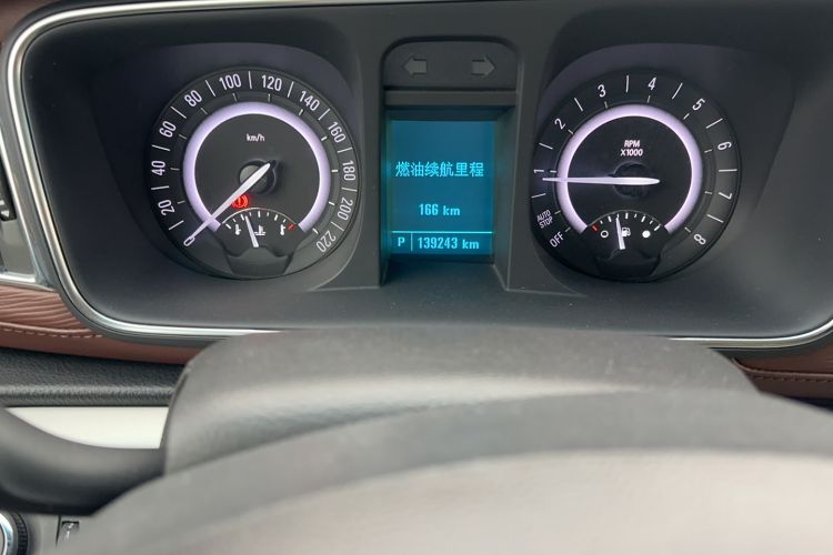 Used Buick GL8 2018 28T Luxury Model China VI Standard Odometer Close Up