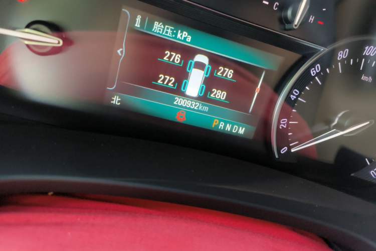 Used Buick GL8 2018 ES 28T Luxury Model China VI Standard Odometer Close Up