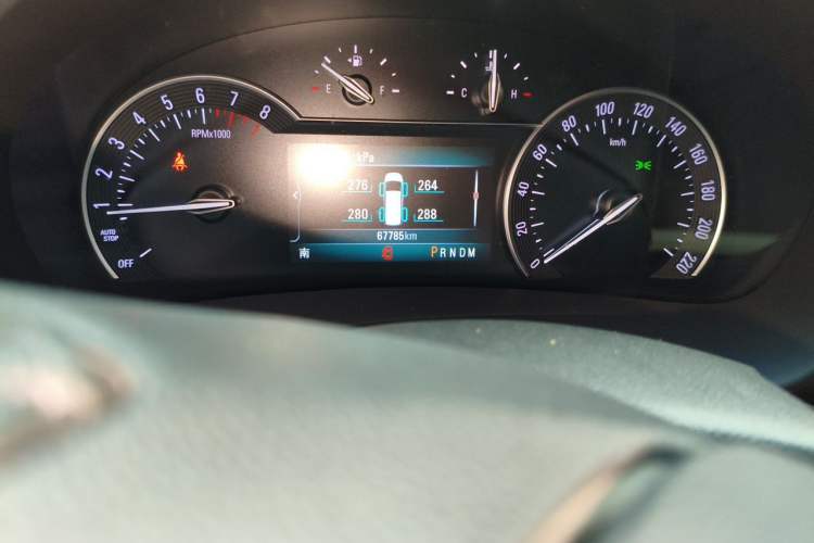 Used Buick GL8 2018 ES 28T Premium Model China VI Standard Odometer Close Up