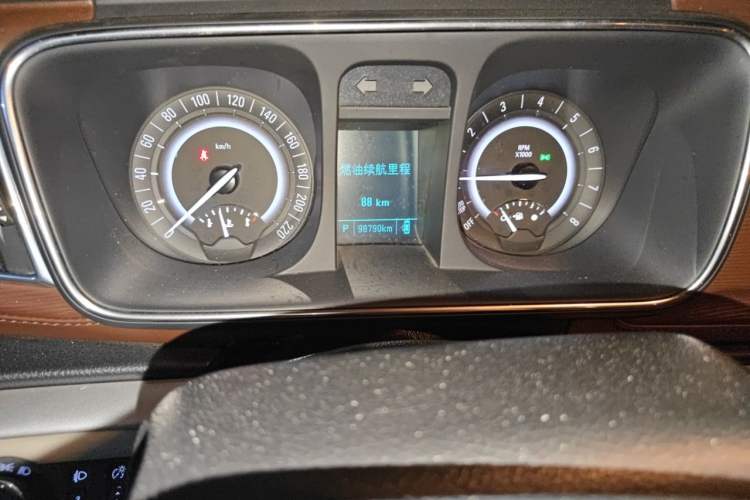 Used Buick GL8 2018 28T Luxury Model China VI Standard Odometer Close Up