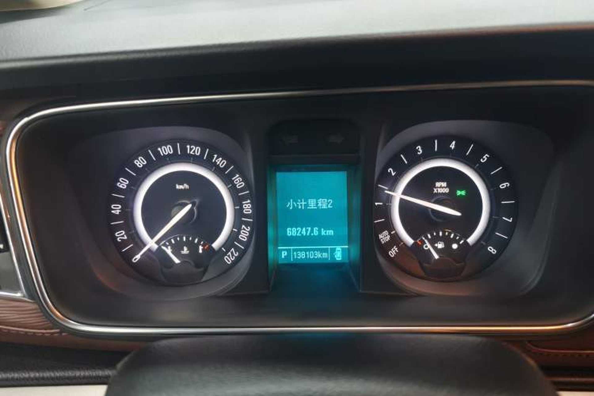 Used Buick GL8 2018 28T Luxury Model China VI Standard Odometer Close Up