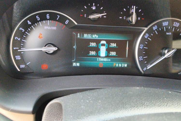 Used Buick GL8 2018 ES 28T Luxury Model China VI Standard Odometer Close Up