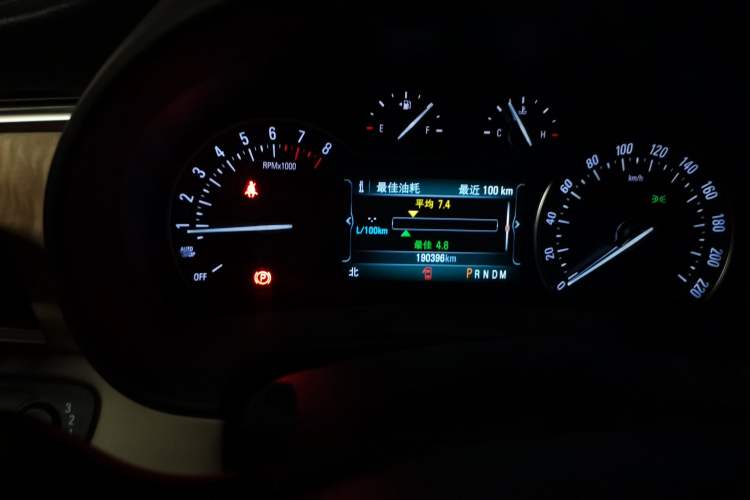Used Buick GL8 2018 ES 28T Comfort Model China VI Standard Odometer Close Up