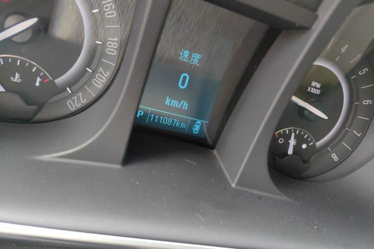 Used Buick GL8 2018 28T Luxury Model China VI Standard Odometer Close Up
