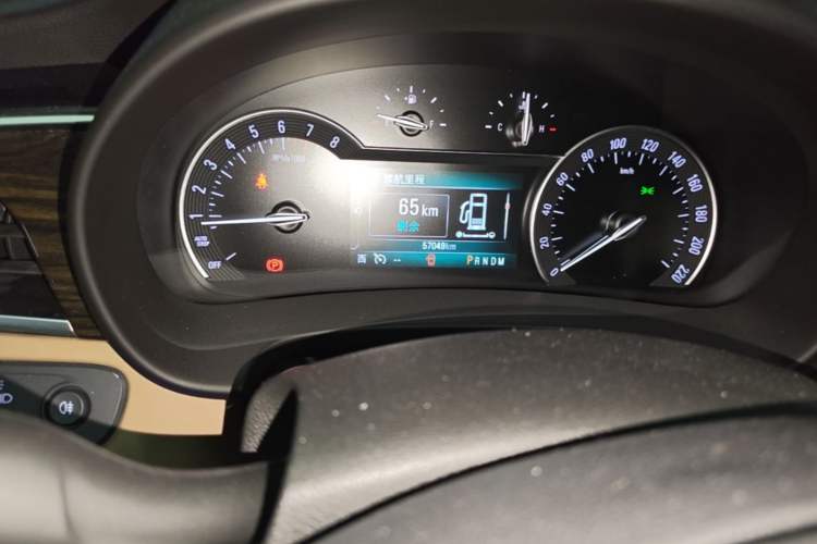Used Buick GL8 2018 ES 28T Luxury Model China VI Standard Odometer Close Up