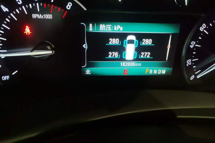 Used Buick GL8 2018 ES 28T Luxury Model China VI Standard Odometer Close Up
