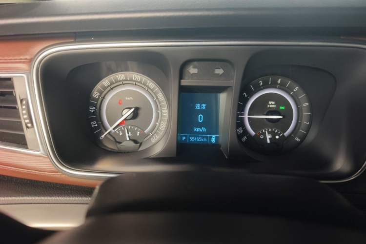 Used Buick GL8 2018 28T Luxury Model China VI Standard Odometer Close Up