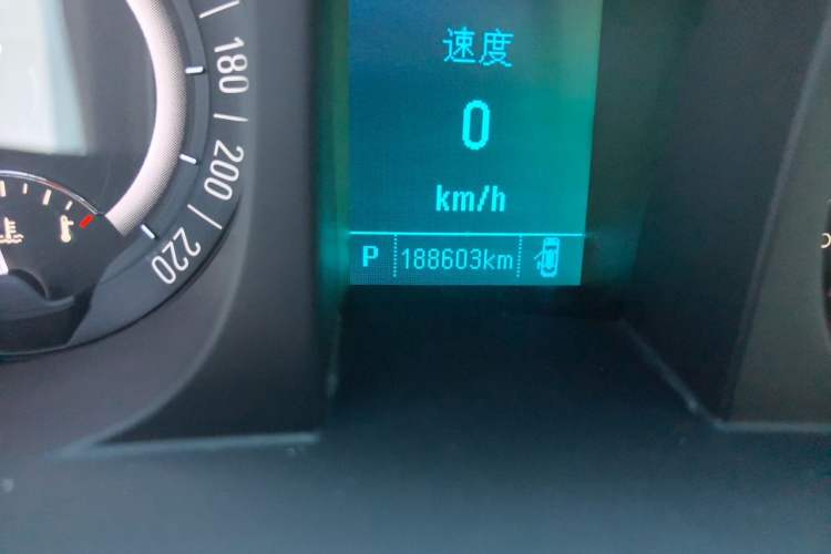 Used Buick GL8 2018 28T Luxury Model China VI Standard Odometer Close Up