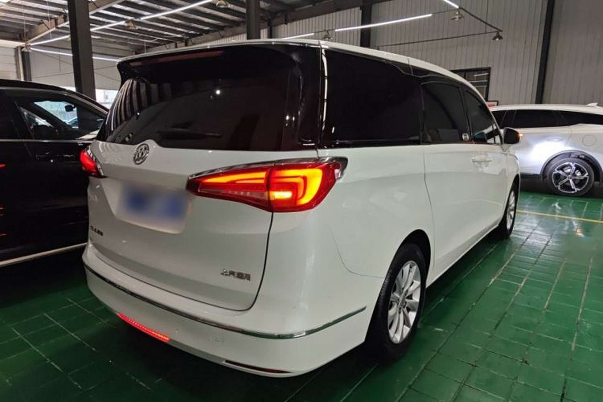 Used Buick GL8 2018 ES 28T Comfort Model China VI Standard Rear Right 45 Deg