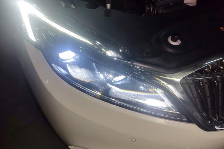 Used Buick GL8 2018 ES 28T Flagship Model China VI Standard Right Front Headlight
