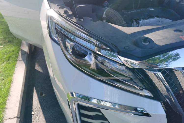Used Buick GL8 2018 ES 28T Comfort Model China VI Standard Right Front Headlight