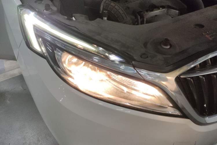 Used Buick GL8 2018 ES 28T Comfort Model China VI Standard Right Front Headlight