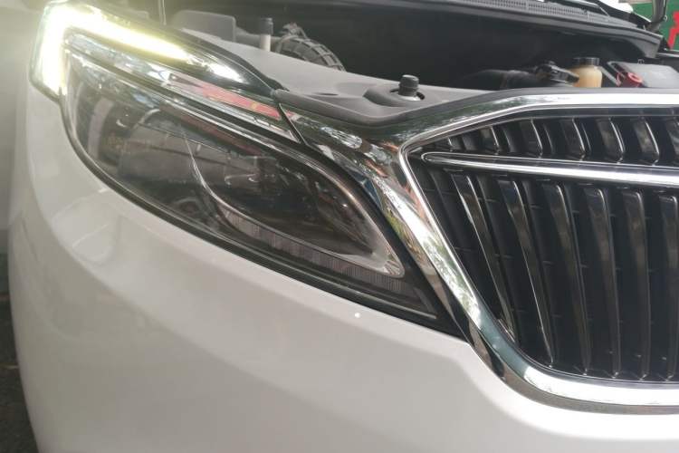 Used Buick GL8 2018 ES 28T Luxury Model China VI Standard Right Front Headlight