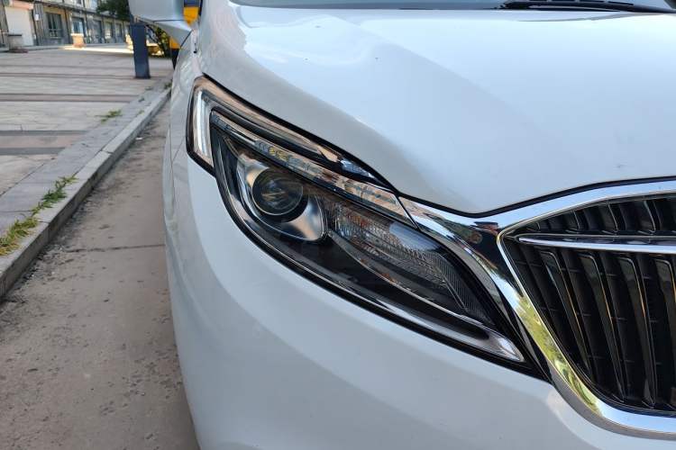 Used Buick GL8 2018 ES 28T Comfort Model China VI Standard Right Front Headlight