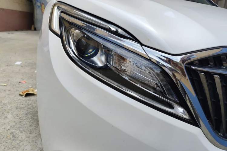 Used Buick GL8 2018 ES 28T Comfort Model China VI Standard Right Front Headlight