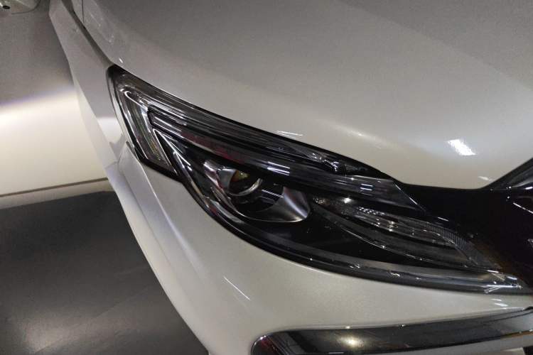 Used Buick GL8 2018 ES 28T Comfort Model China VI Standard Right Front Headlight