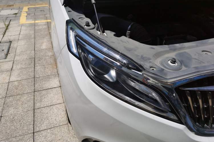 Used Buick GL8 2018 ES 28T Comfort Model China VI Standard Right Front Headlight