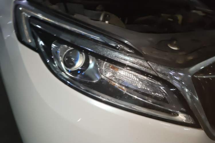 Used Buick GL8 2018 ES 28T Comfort Model China VI Standard Right Front Headlight