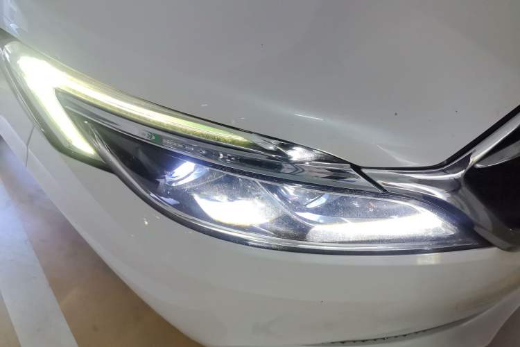 Used Buick GL8 2018 ES 28T Luxury Model China VI Standard Right Front Headlight