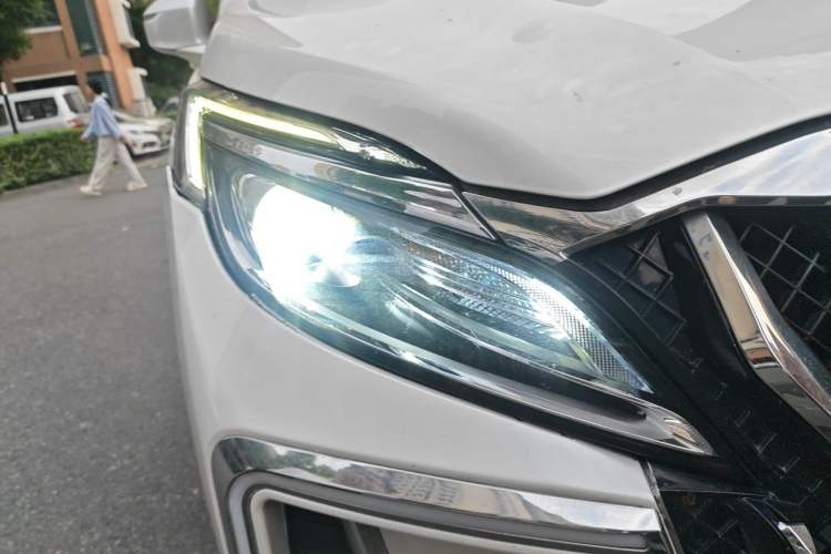 Used Buick GL8 2018 ES 28T Comfort Model China VI Standard Right Front Headlight