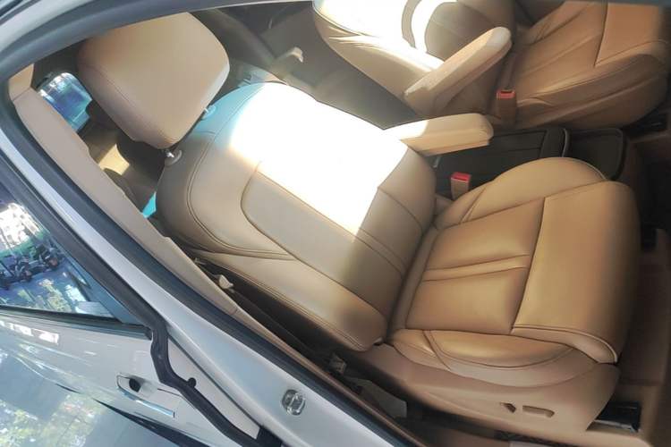 Used Buick GL8 2018 ES 28T Luxury Model China VI Standard Right Front Seat