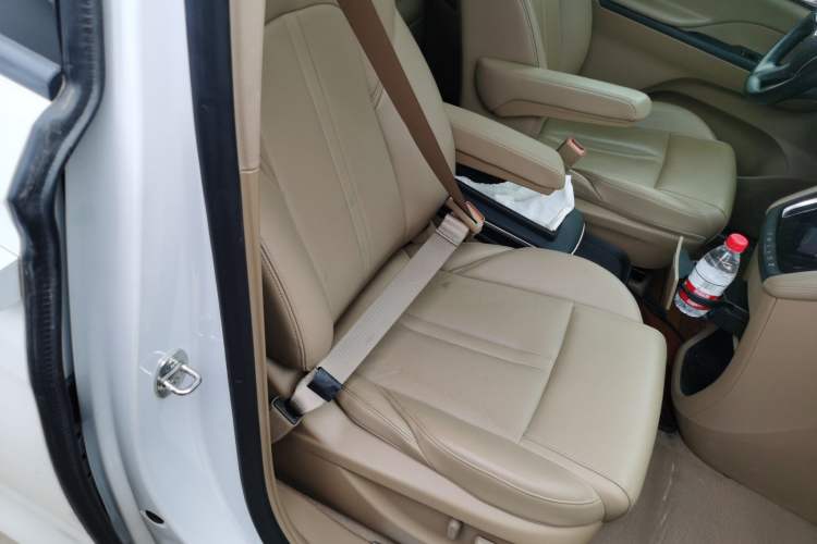 Used Buick GL8 2018 ES 28T Luxury Model China VI Standard Right Front Seat