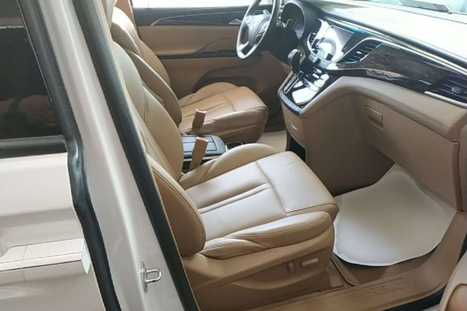 Used Buick GL8 2018 ES 28T Luxury Model China VI Standard Right Front Seat