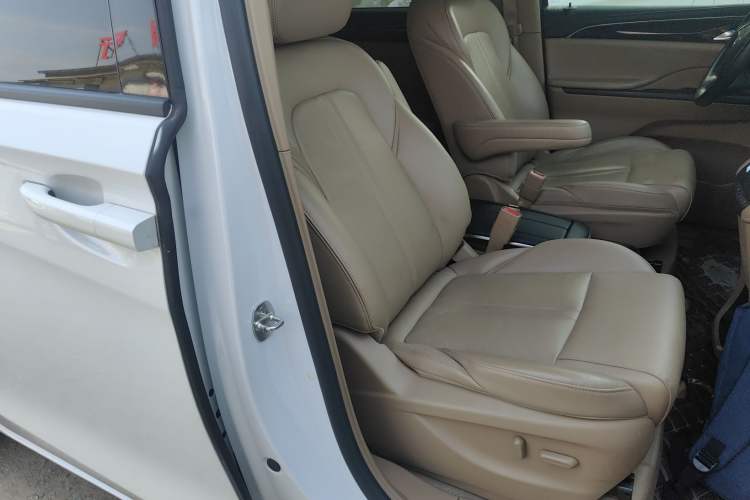 Used Buick GL8 2018 ES 28T Premium Model China VI Standard Right Front Seat