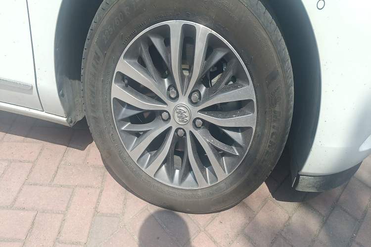 Used Buick GL8 2018 ES 28T Flagship Model China VI Standard Right Front Wheel Hub