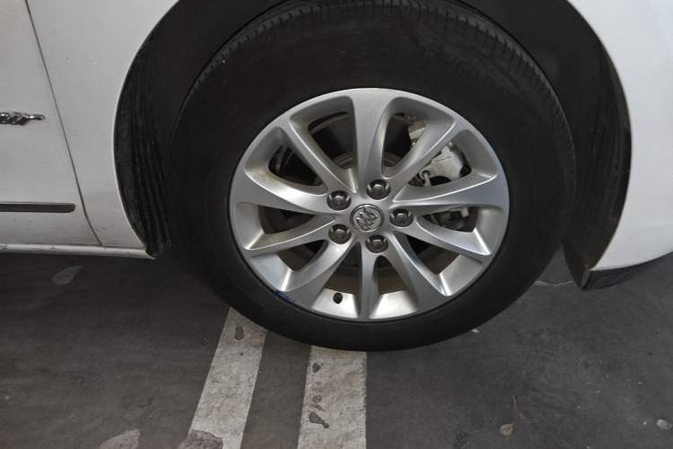 Used Buick GL8 2018 ES 28T Comfort Model China VI Standard Right Front Wheel Hub
