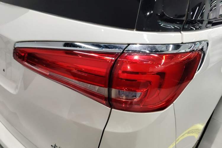 Used Buick GL8 2018 ES 28T Comfort Model China VI Standard Right Rear Taillight