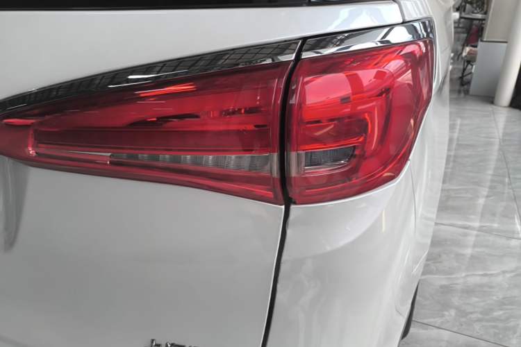 Used Buick GL8 2018 ES 28T Comfort Model China VI Standard Right Rear Taillight