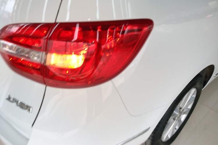 Used Buick GL8 2018 28T Luxury Model China VI Standard Right Rear Taillight