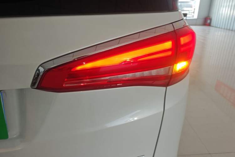 Used Buick GL8 2018 ES 28T Flagship Model China VI Standard Right Rear Taillight