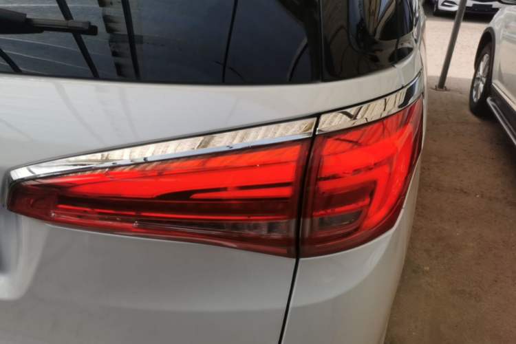 Used Buick GL8 2018 ES 28T Comfort Model China VI Standard Right Rear Taillight
