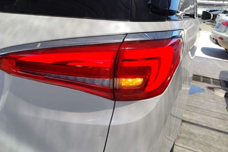 Used Buick GL8 2018 ES 28T Comfort Model China VI Standard Right Rear Taillight