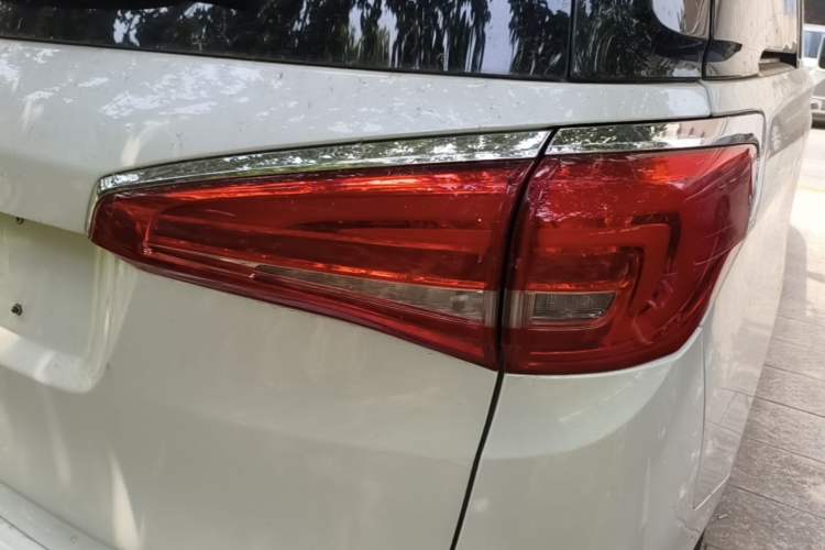 Used Buick GL8 2018 ES 28T Luxury Model China VI Standard Right Rear Taillight