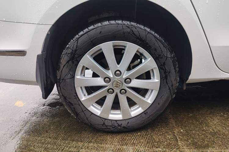Used Buick GL8 2018 28T Comfort Model China VI Standard Right Rear Wheel Hub