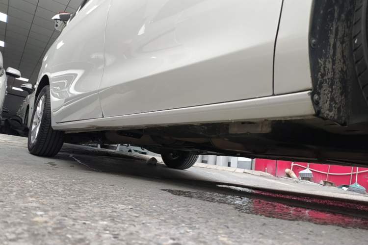Used Buick GL8 2018 ES 28T Comfort Model China VI Standard Right Side Sill
