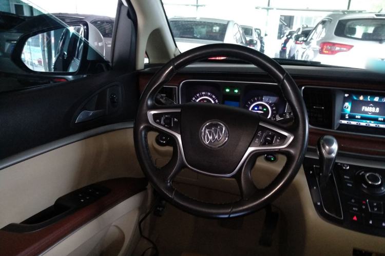 Used Buick GL8 2018 28T Luxury Model China VI Standard Steering Wheel
