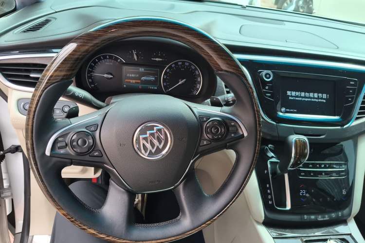 Used Buick GL8 2018 ES 28T Comfort Model China VI Standard Steering Wheel