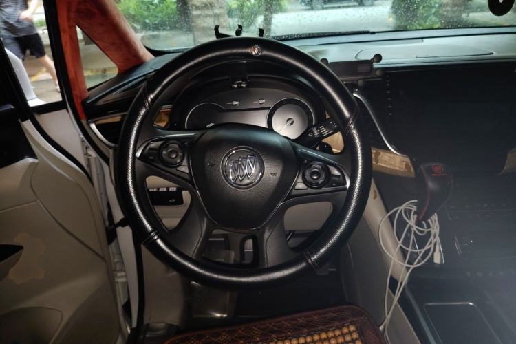 Used Buick GL8 2018 ES 28T Comfort Model China VI Standard Steering Wheel