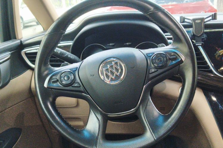 Used Buick GL8 2018 ES 28T Luxury Model China VI Standard Steering Wheel