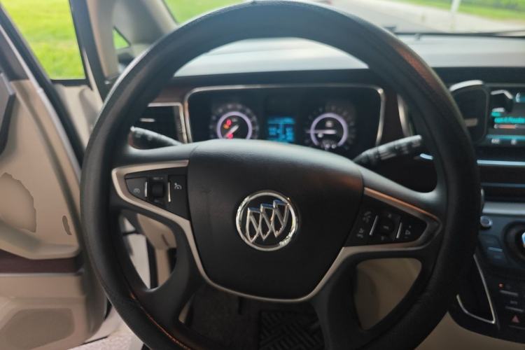 Used Buick GL8 2018 28T Comfort Model China VI Standard Steering Wheel