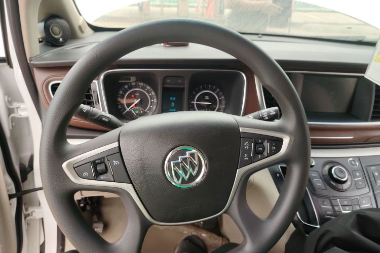 Used Buick GL8 2018 28T Comfort Model China VI Standard Steering Wheel