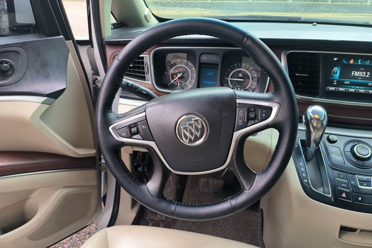 Used Buick GL8 2018 28T Luxury Model China VI Standard Steering Wheel